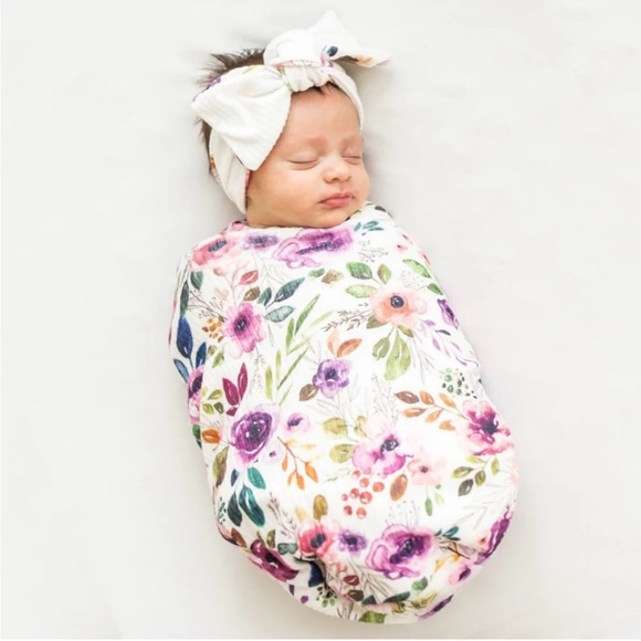 Mama Coco Cocoon Swaddle Ivory Wildflower - Picture 1 of 2